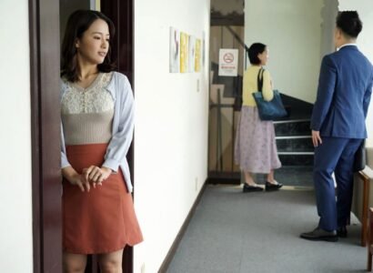 18+ jav Ông chồng mải mê công việc, Người vợ ở nhà chìm đắm tình dục với bố chồng